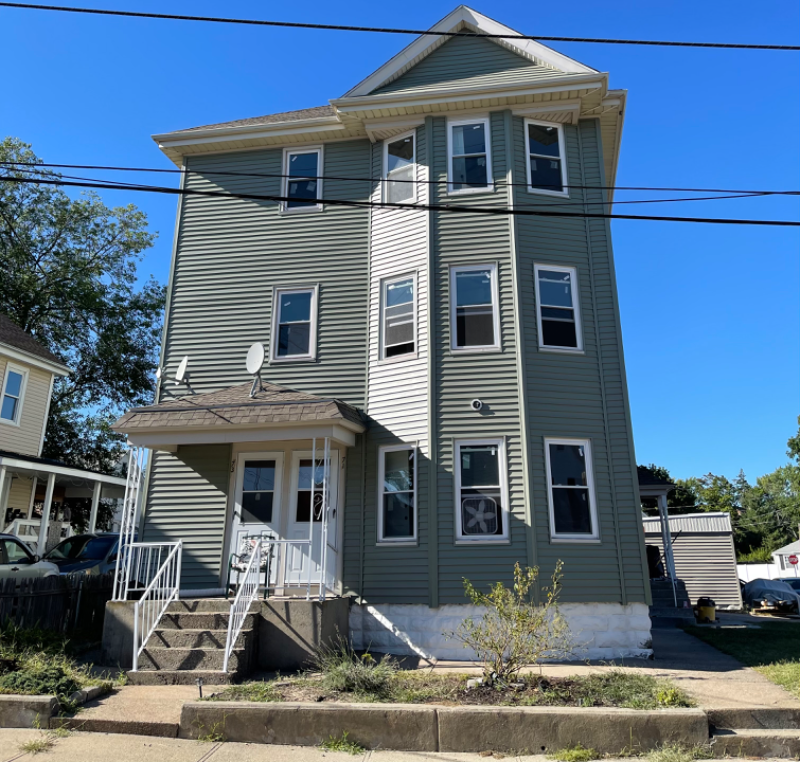 Pawtucket Apartment: 73 Fairview Ave