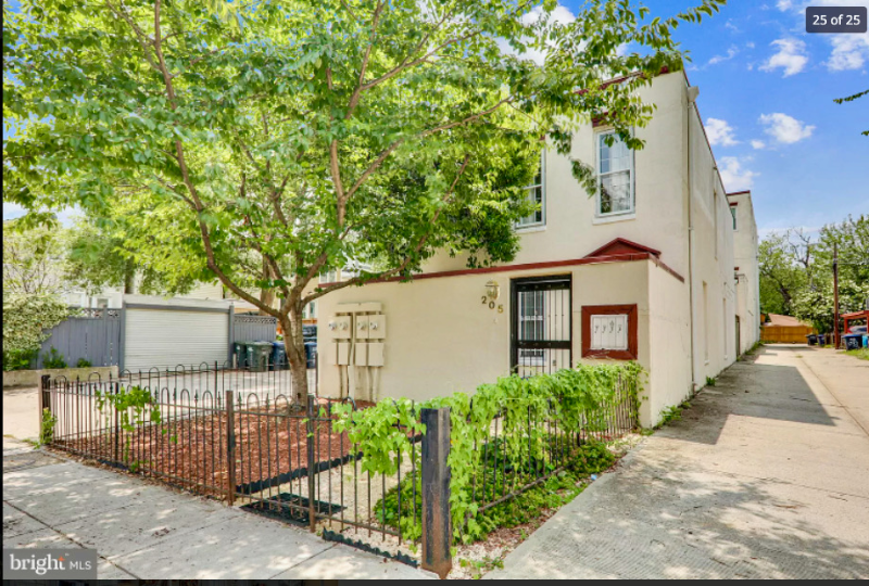 washington Condo: 205 18 ST SE