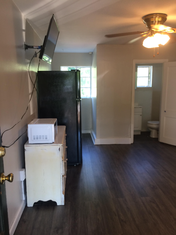 Cumberland Apartment: 1939 Frederick St
