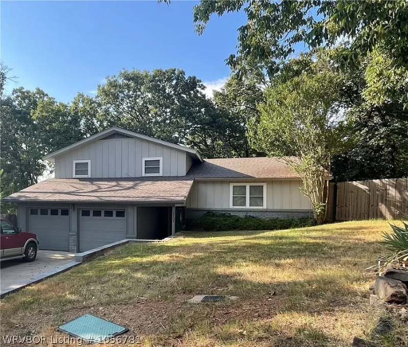 Fort Smith House: 3701 S 32nd Cir