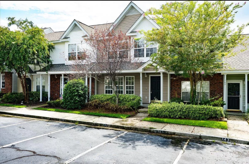Goose Creek Townhome: 142 Brockman Way