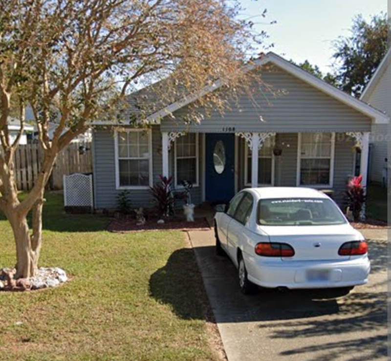 Pensacola House: 1108 Sweetbriar St