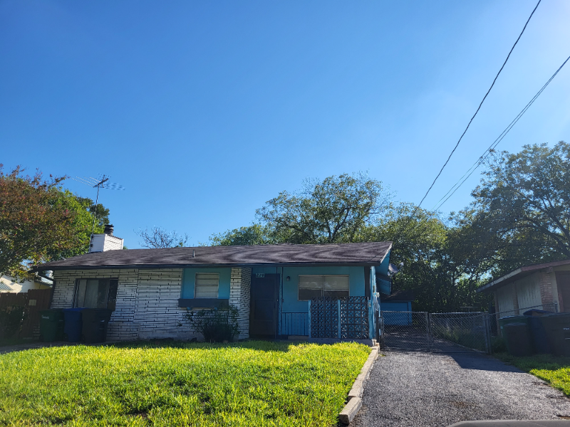 San Antonio House: 214 Earlyway Dr