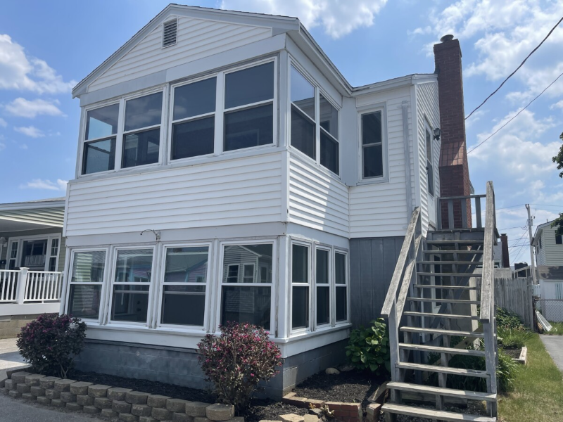 Hampton Apartment: 11 Tuttle Avenue