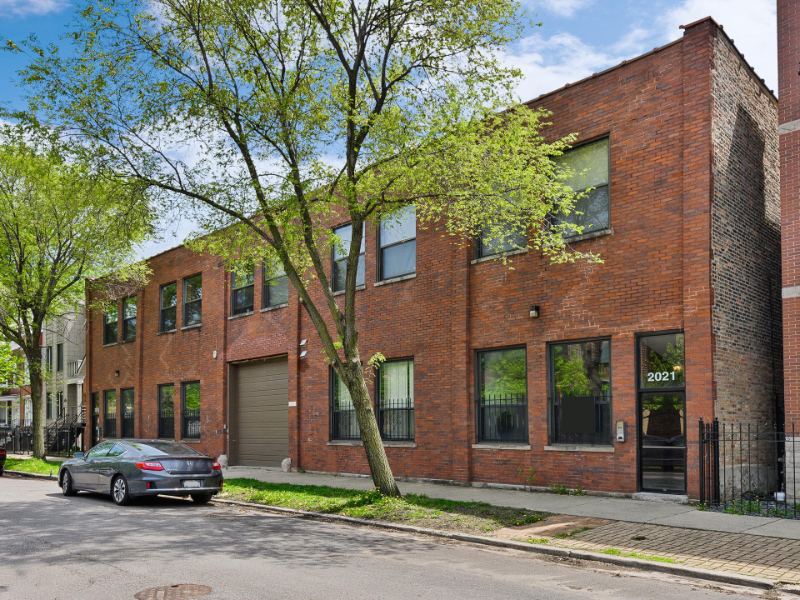 Chicago Apartment: 2015 W Race