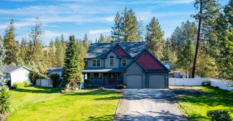 Nine Mile Falls House: 13108 W Shore Rd