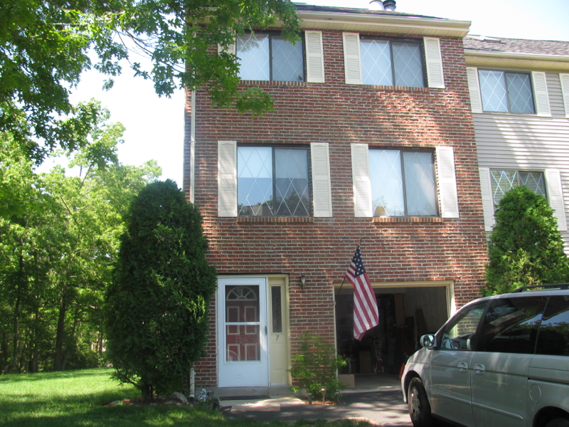 Merrimack Townhome: 7 Burberry Ct