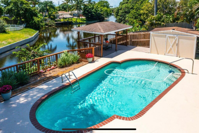 Boynton Beach House: 988 Old Boynton Rd