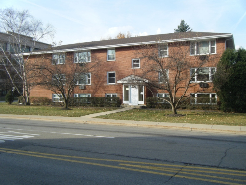 Palatine Apartment: 240 N Smith Street #A