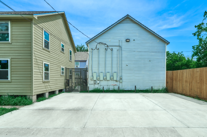 Houston Apartment: 3437 Dennis St