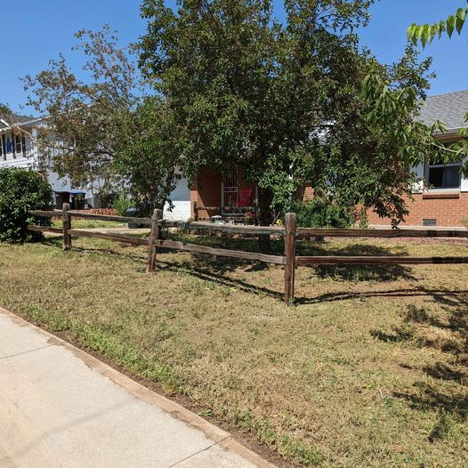 Arvada House: 7612 Saulsbury St.