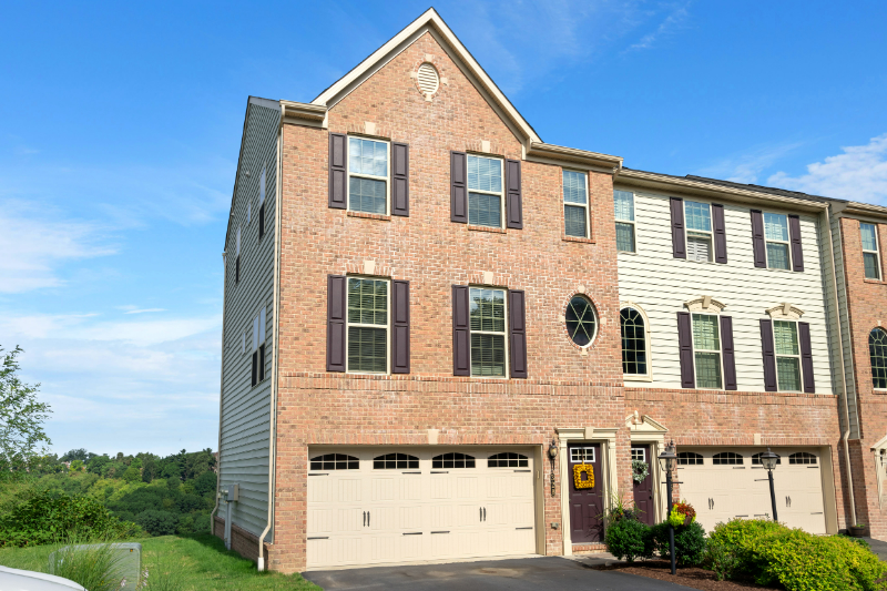 Pittsburgh Townhome: 328 Aprilmae Way
