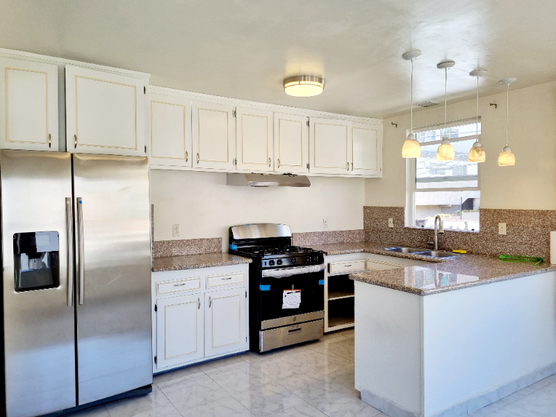 Los Angeles Apartment: 1818 Prosser Ave