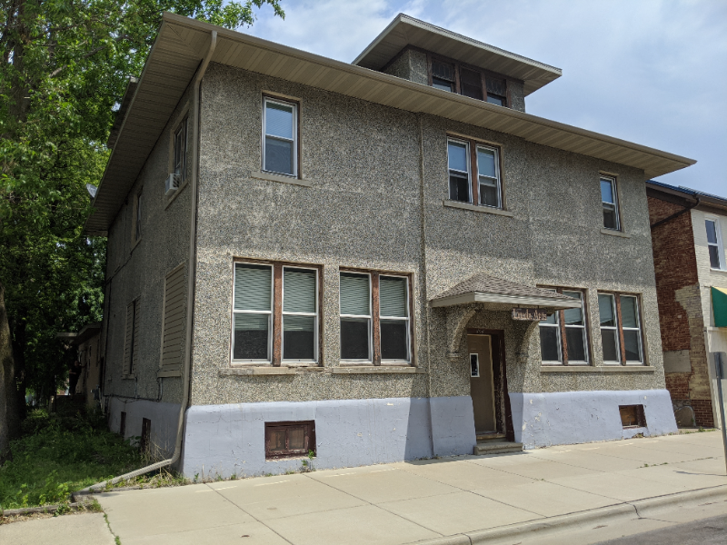 New Ulm Apartment: 404 N Minnesota St