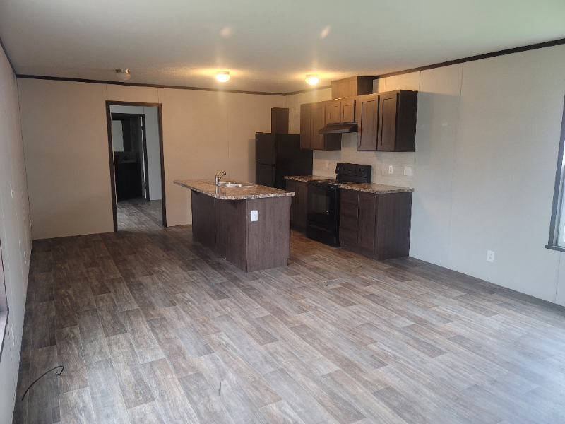 Weston House: 13590 Center St