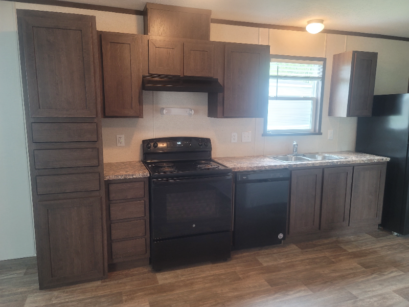 Weston House: 13590 Center St
