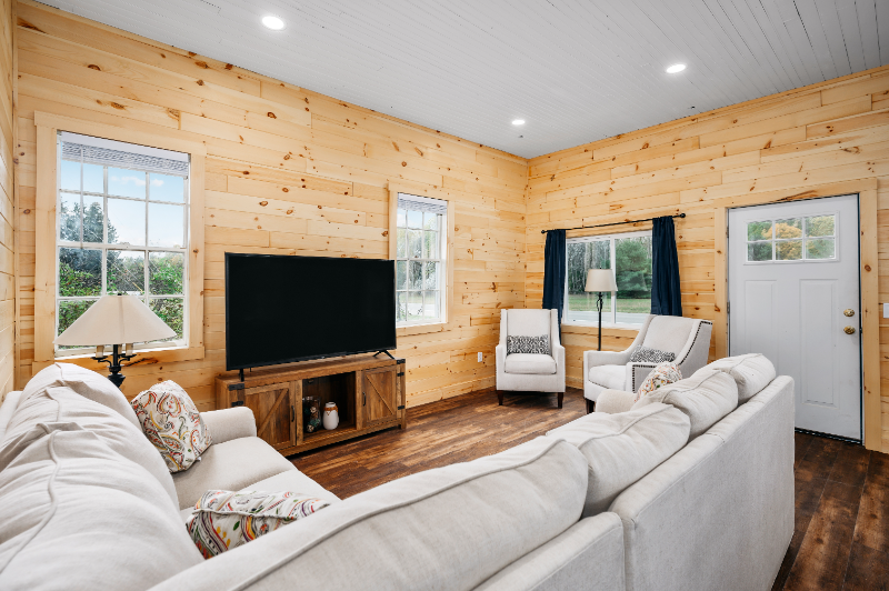 Kewadin Apartment: 2592 US 31 N