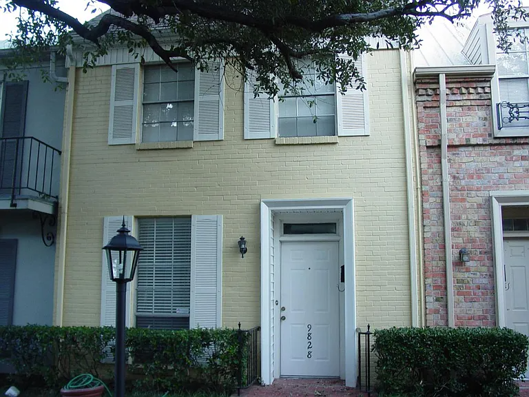 Dallas House: 9828 Valley Meadow Ct