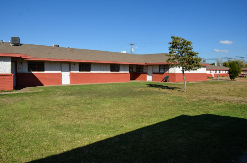 Dumas Apartment: 1217 S Maddox Ave