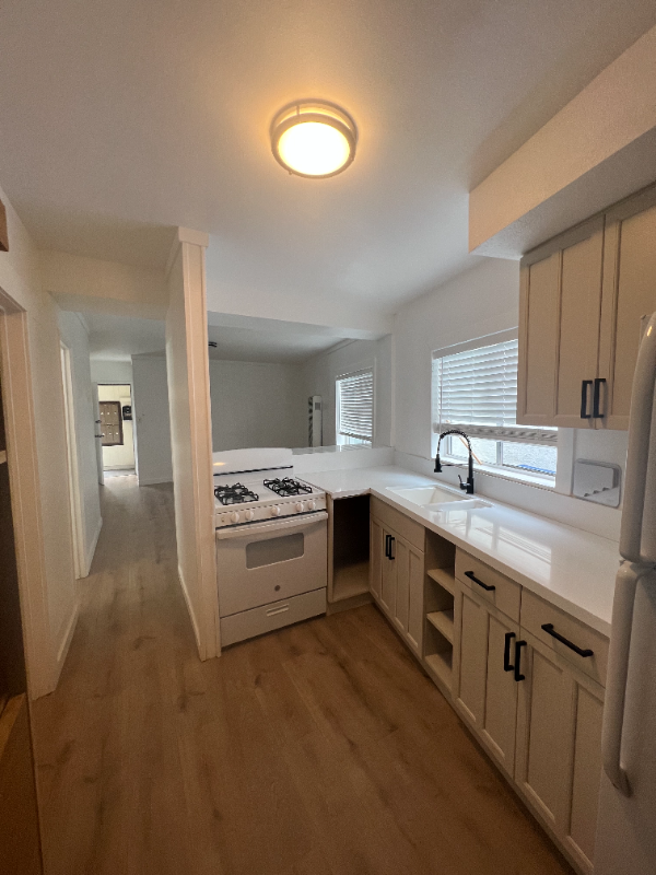 Redondo Beach Apartment: 310 Ruby St