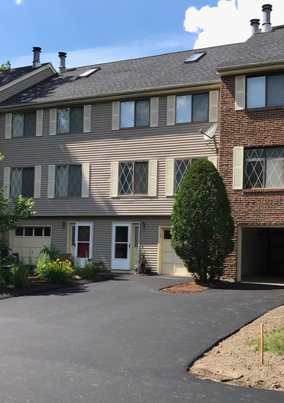 Merrimack Townhome: 5 Burberry Ct