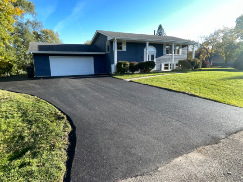 Lindenhurst House: 2426 Highland Circle
