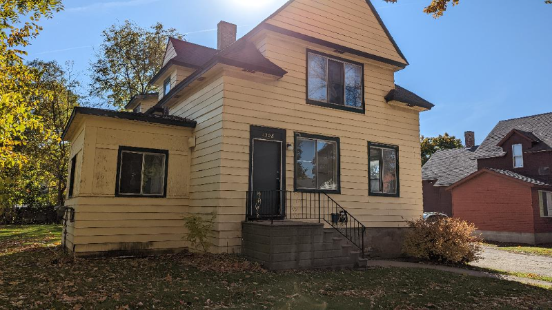Saginaw House: 1308 S. Michigan