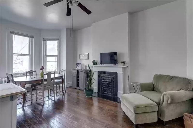 Richmond House: 1613 W Grace St
