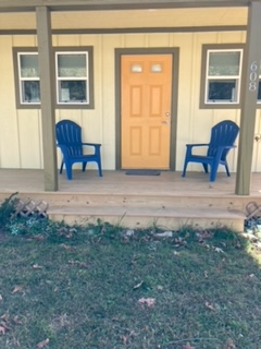 Hendersonville House: 608 Ray Ave