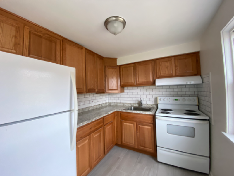 Waukegan Multiplex: 2618-20 W Cornelia Ave
