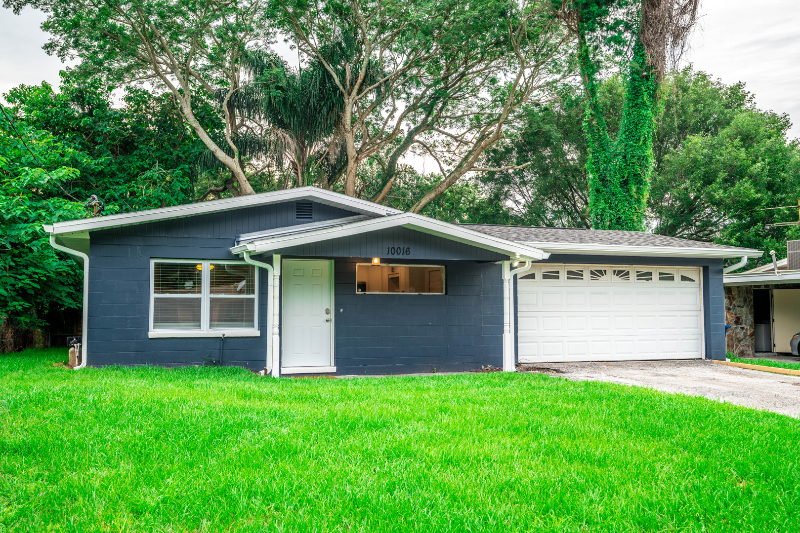 Tampa House: 10016 N 24th St