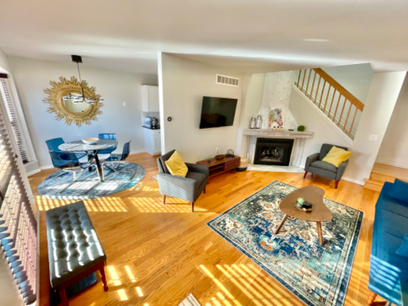 Farmington Hills Condo: 38888 Country Cir