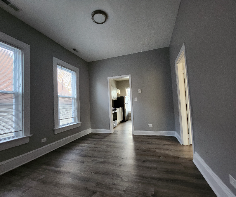 Chicago Apartment: 1355 E 76th St