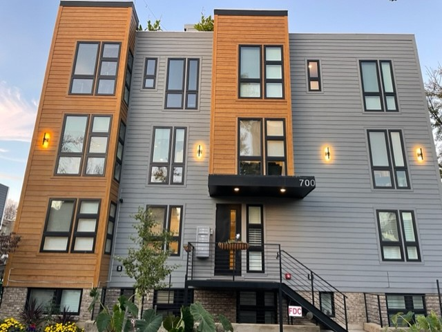 Washington Condo: 700 16th St NE