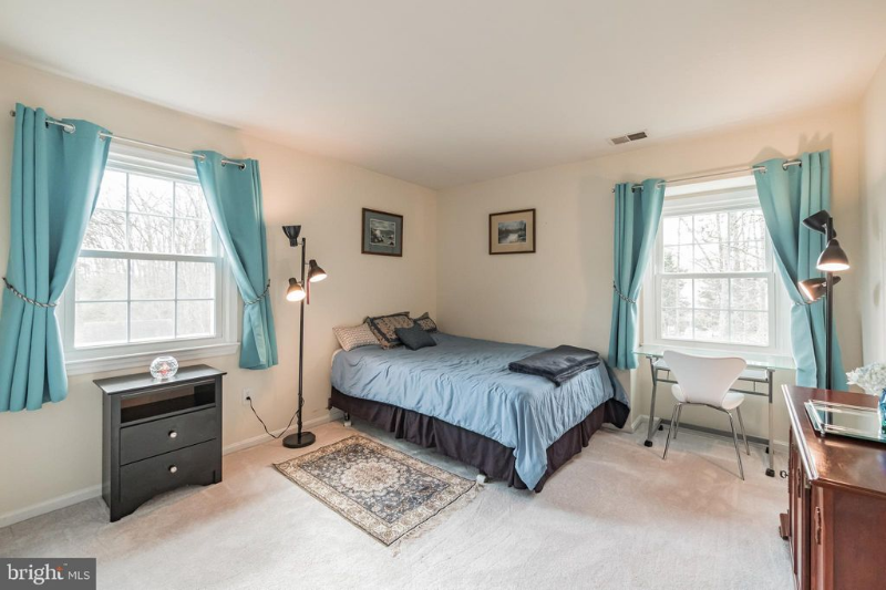 Herndon House: 6 Eric CT