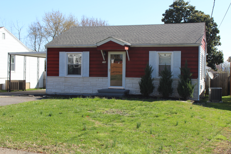 Johnson City House: 704 N Barton St