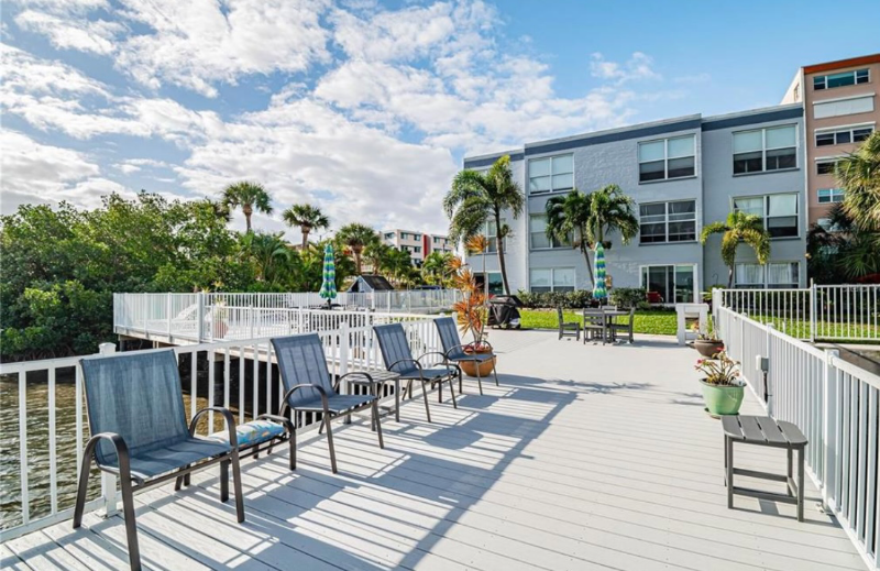 South Pasadena Condo: 1859 Shore Drive S