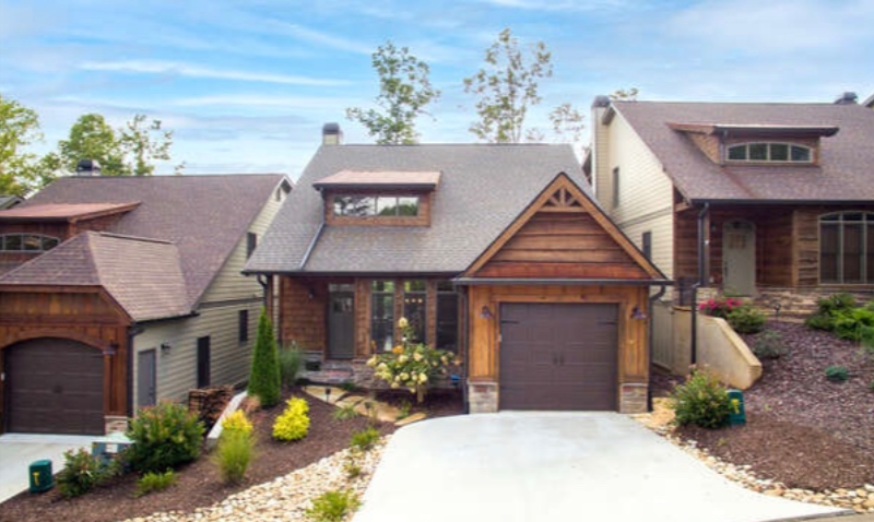 Blue Ridge House: 37 Upper Knoll Drive