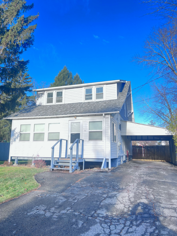 Colonie House: 33 N Amherst