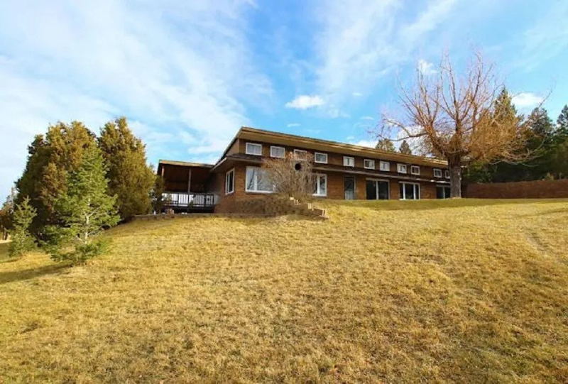 Whitehall House: 783 Montana 2