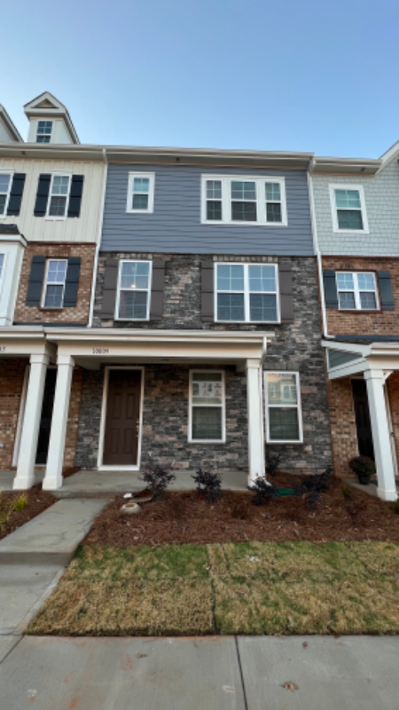 Charlotte House: 10009 Hemingway pl