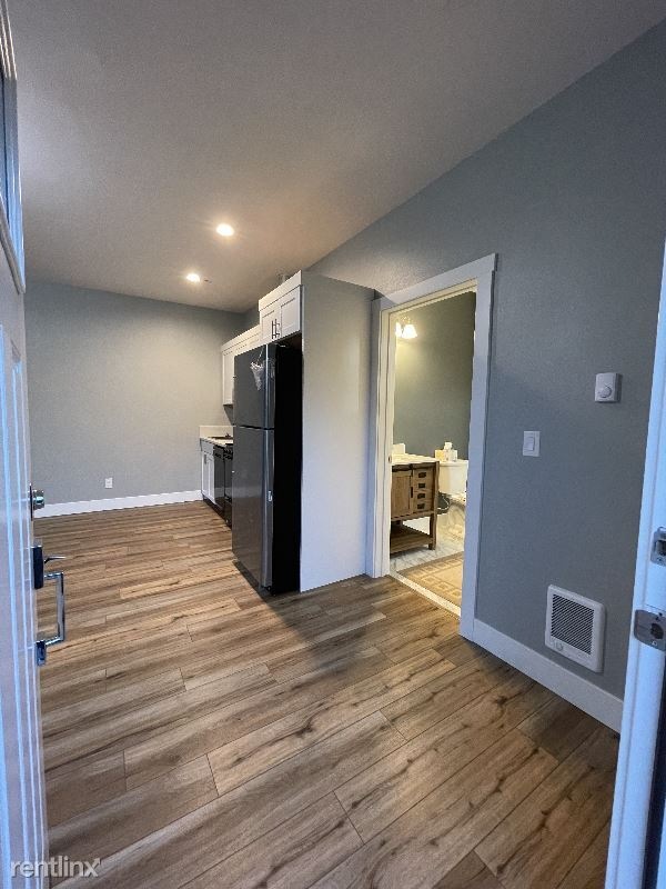 Camas House: 1177 NW 23rd Ave