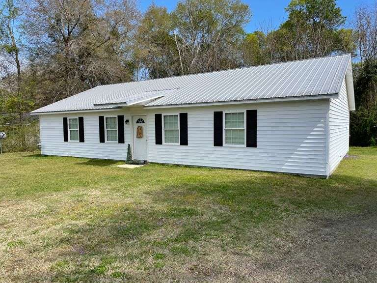 Swainsboro House: 114 Atkinson Drive