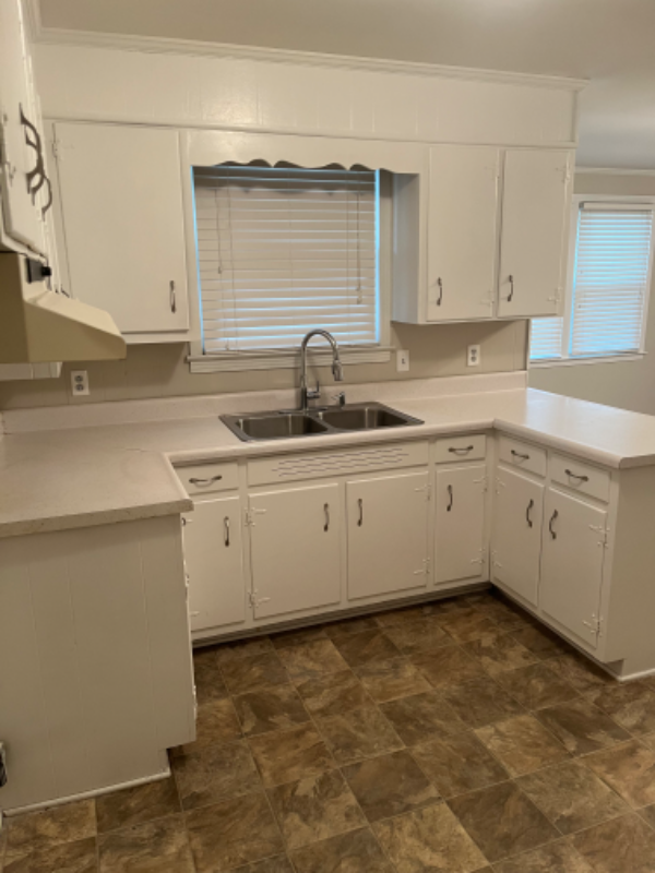 Gallatin House: 516 Center Dr.