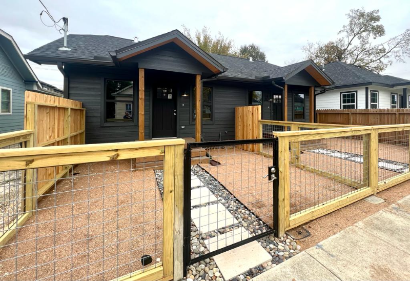 HOUSTON House: 407 WINNIE