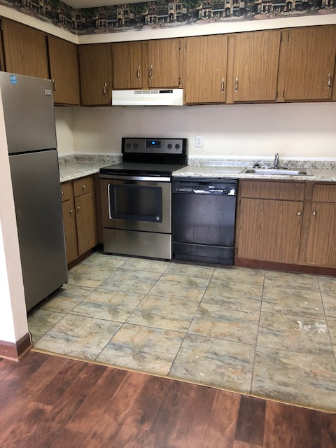 Edgewater Park Condo: 275 Green Street