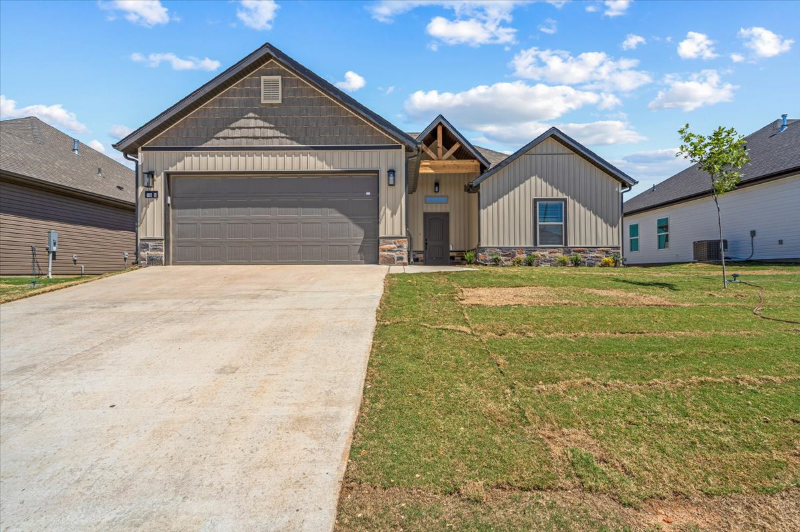 Centerton House: 1050 Sunshine Ct