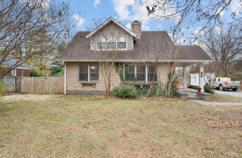 Nashville House: 1204 McGavock Pike