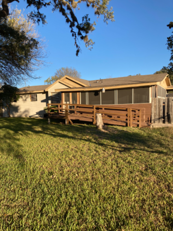 Pipe Creek House: 600 Riverside Drive
