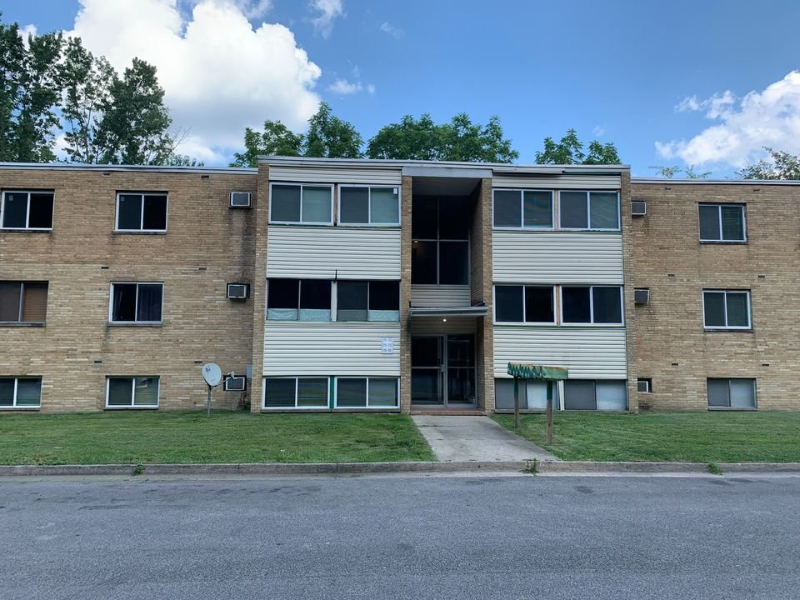 Tallmadge Apartment: 554 West Avenue